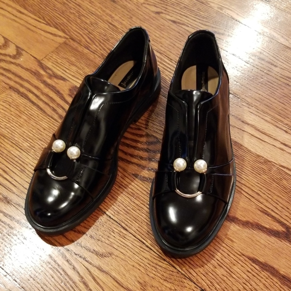 Flat shoes